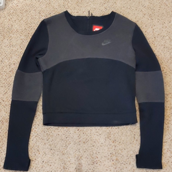 Nike Sweaters - The Nike tech fleece 3MM crew women’s sweater